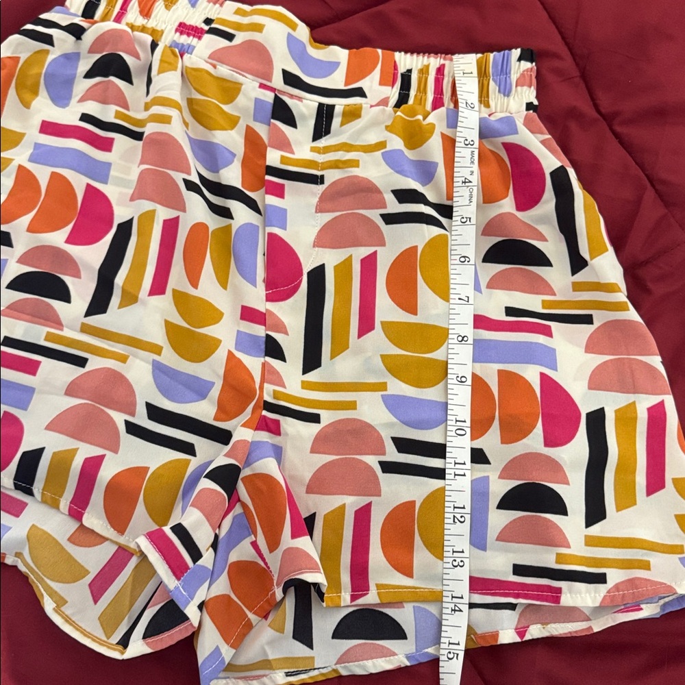 Timing Colorful Geometric Shorts - Picture 4 of 8